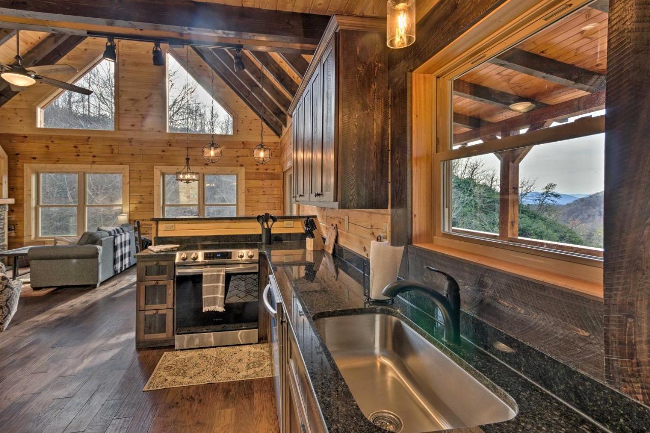 Hilltop Cabin On 5 Acres With Hot Tub And Waterfall! Bryson City Exterior photo